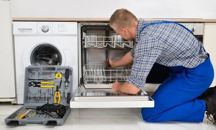 Yenimahalle Termodinamik servisi teknisyen ekibi beyaz eşya tamiri yaparken